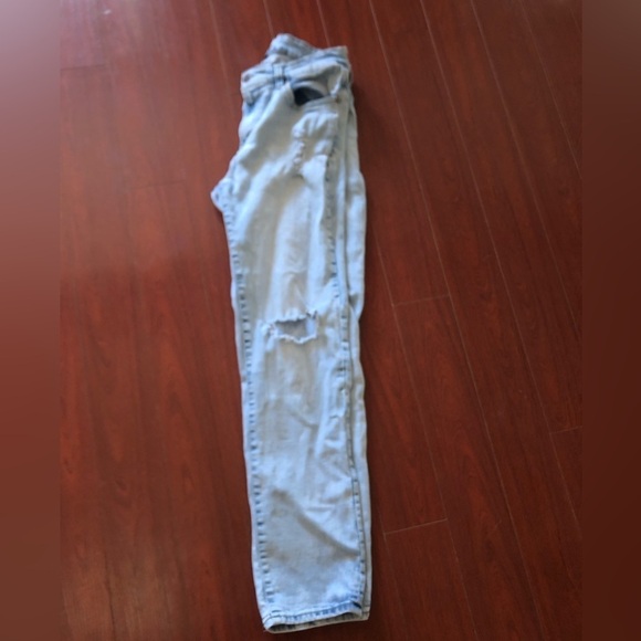 AERO  SLIM Straight Leg 32 Distressed Light Wash with stretch - Picture 5 of 10